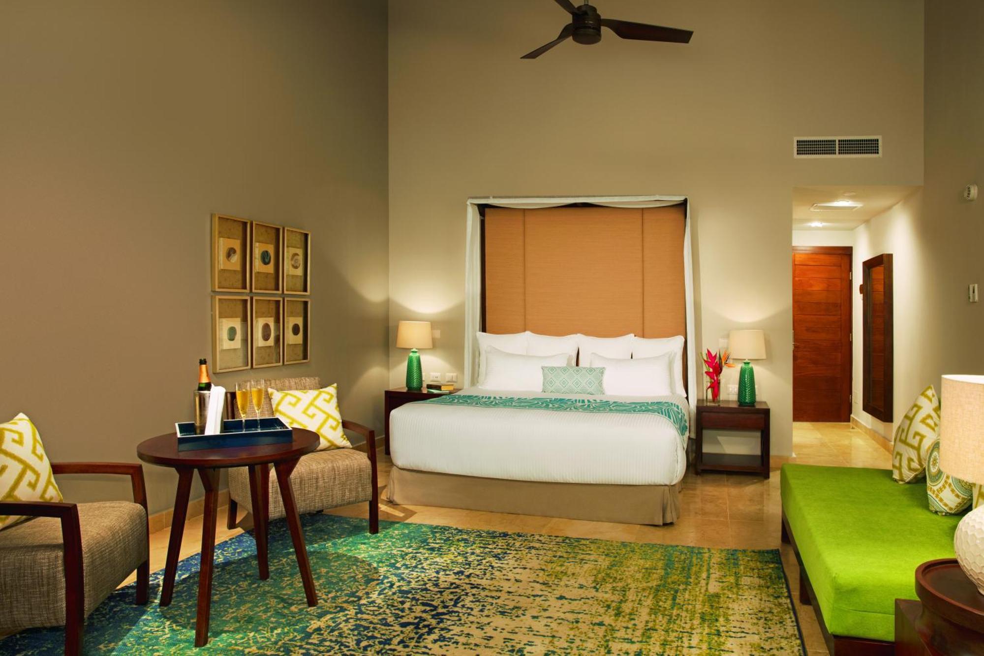 Preferred Club Honeymoon Suite,775398049:JPEG